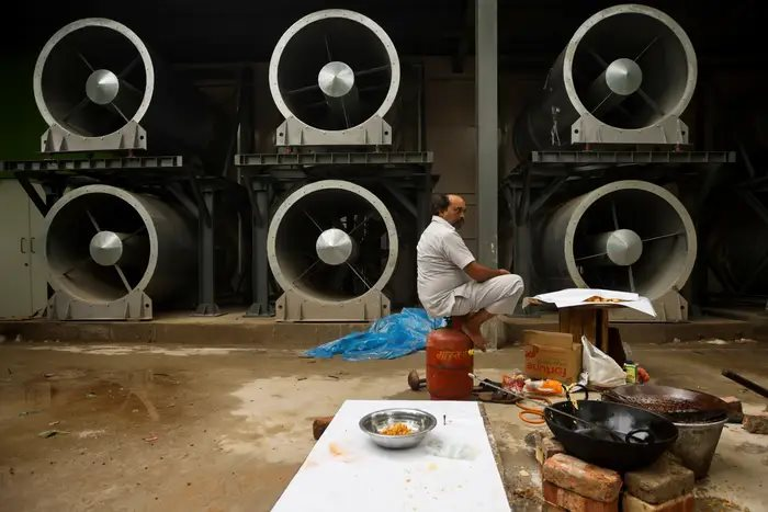 Được v&iacute; l&agrave; "thủ đ&ocirc; ngạt thở", quốc gia n&agrave;y x&acirc;y cả th&aacute;p lọc kh&ocirc;ng kh&iacute; khổng lồ ngo&agrave;i trời m&agrave; vẫn kh&ocirc;ng ăn thua- Ảnh 3.