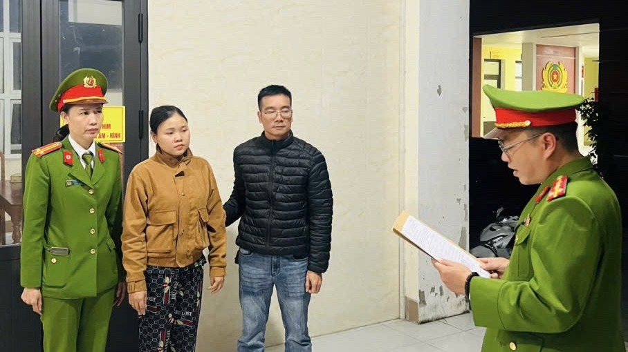 Bắt tạm giam đối với V&otilde; Thị Hồng Nga sinh năm 2001- Ảnh 1.