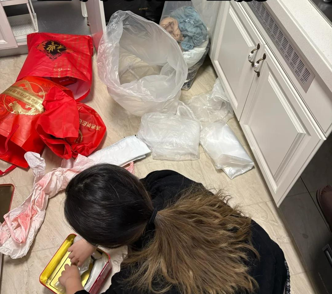 Thức tỉnh ở tuổi trung ni&ecirc;n: 10 việc nh&agrave; ch&iacute;nh ch&uacute;ng ta tự tạo ra - bỏ đi l&agrave; thấy cuộc sống nhẹ hẳn- Ảnh 7.