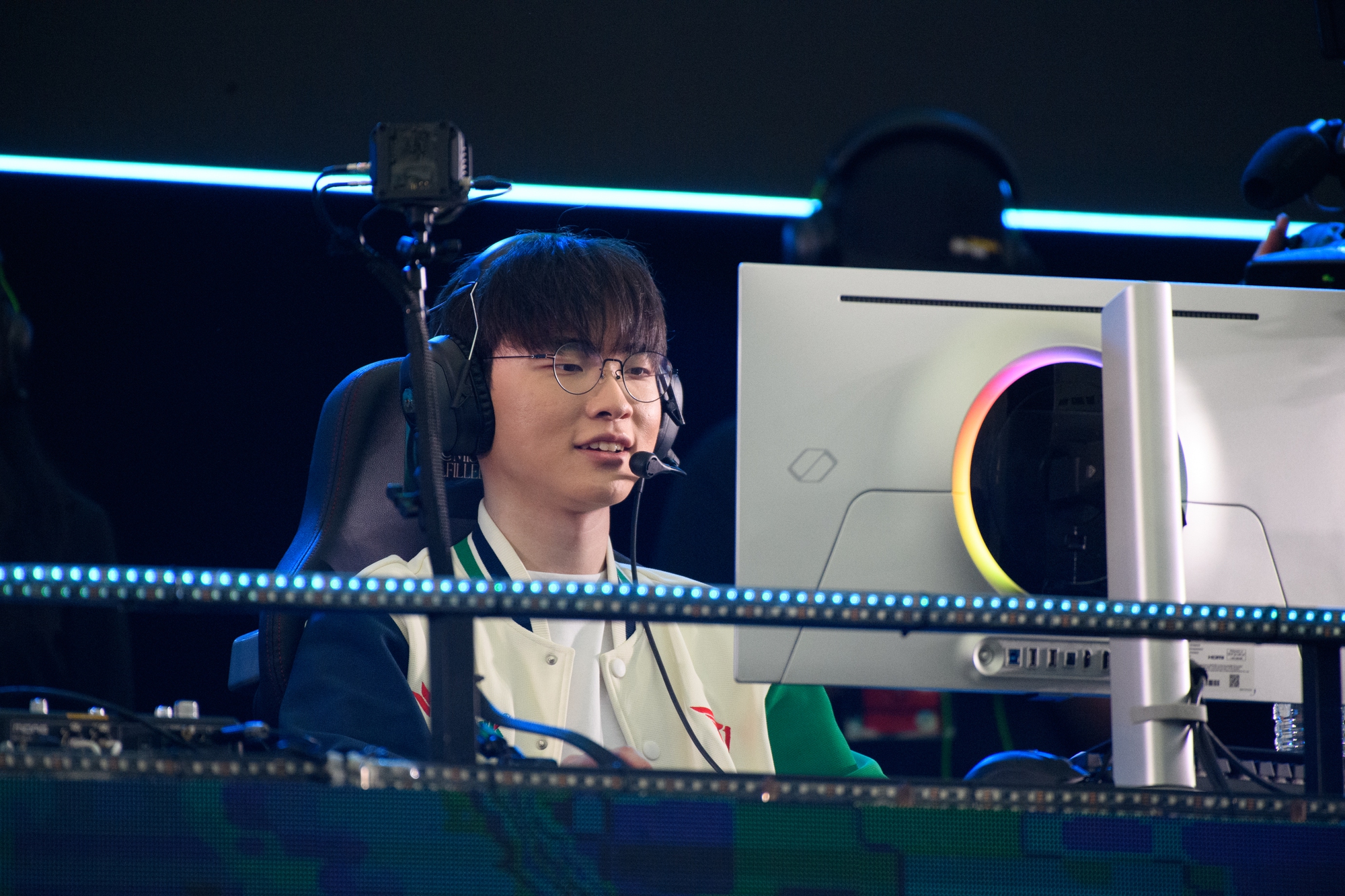 Những khoảnh khắc ấn tượng nhất sự kiện T1 đến Việt Nam: Thầy Gi&aacute;o Ba solokill Faker, fan Việt tổ chức sinh nhật cho Oner- Ảnh 3.