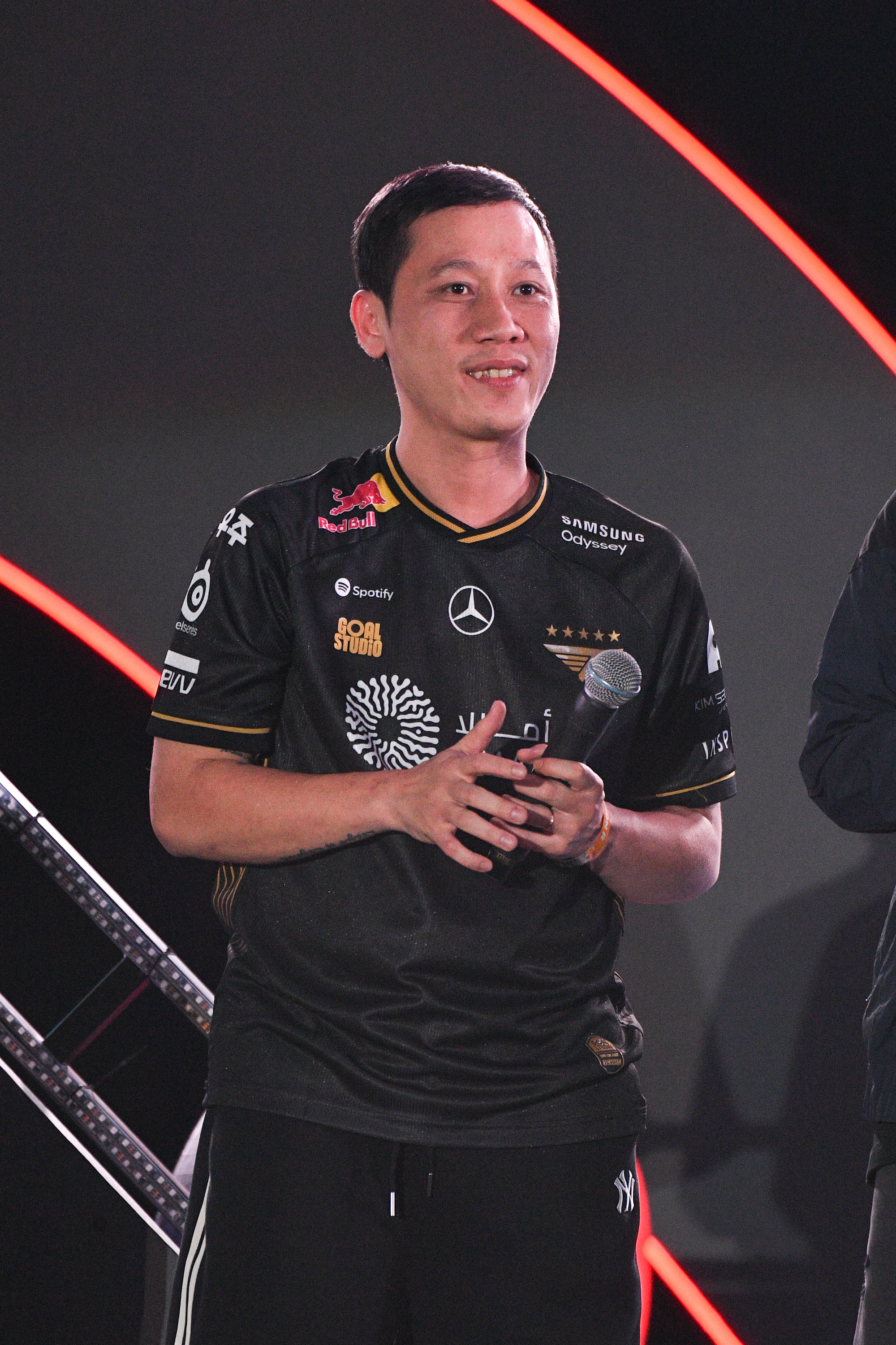 Những khoảnh khắc ấn tượng nhất sự kiện T1 đến Việt Nam: Thầy Gi&aacute;o Ba solokill Faker, fan Việt tổ chức sinh nhật cho Oner- Ảnh 6.