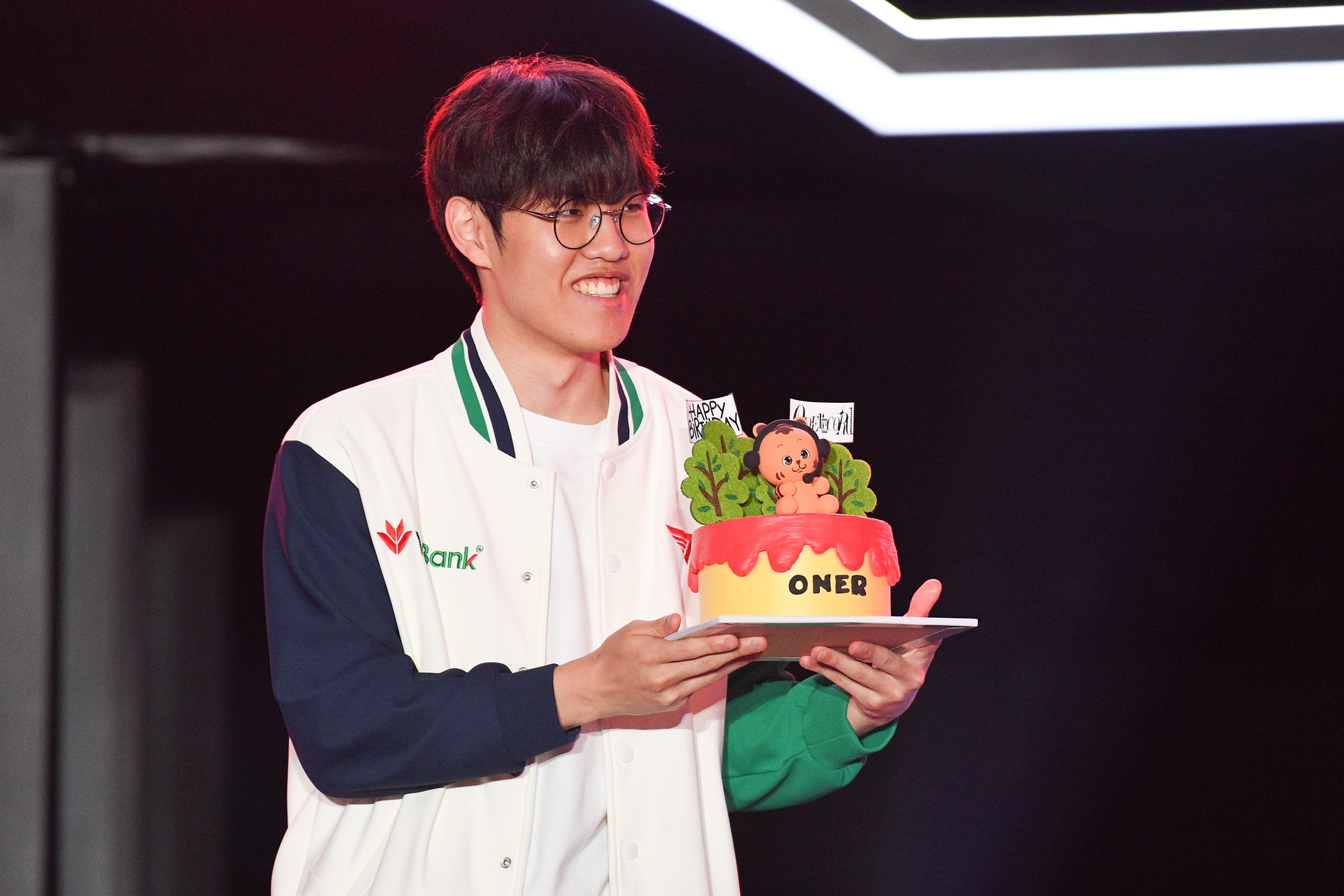 Những khoảnh khắc ấn tượng nhất sự kiện T1 đến Việt Nam: Thầy Gi&aacute;o Ba solokill Faker, fan Việt tổ chức sinh nhật cho Oner- Ảnh 8.