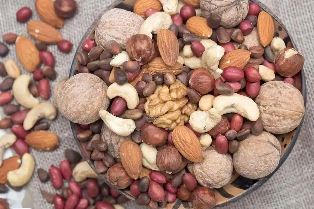 "Nh&agrave; v&ocirc; địch" nu&ocirc;i dưỡng tr&aacute;i tim đ&atilde; lộ diện: Kh&ocirc;ng phải t&aacute;o đỏ m&agrave; l&agrave; loại c&aacute; v&agrave; loại hạt n&agrave;y, người sang tuổi trung ni&ecirc;n h&atilde;y ăn nhiều l&ecirc;n- Ảnh 5.