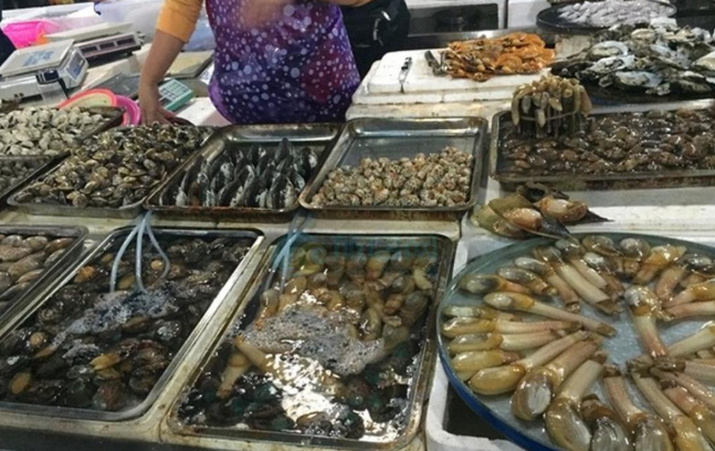 Kh&ocirc;ng gồng m&igrave;nh ở th&agrave;nh phố, cặp vợ chồng 60 tuổi b&aacute;n nh&agrave; 30 tỷ đồng về qu&ecirc; dưỡng gi&agrave;: nu&ocirc;i m&egrave;o, trồng rau, nghĩ th&ocirc;i đ&atilde; thấy an nh&agrave;n- Ảnh 3.