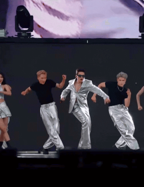 Anh Trai bị tố &ldquo;sao y&rdquo; nam thần hot nhất Kpop: Từ trang phục, vũ đạo đến thần th&aacute;i kh&ocirc;ng thiếu thứ g&igrave;- Ảnh 7.