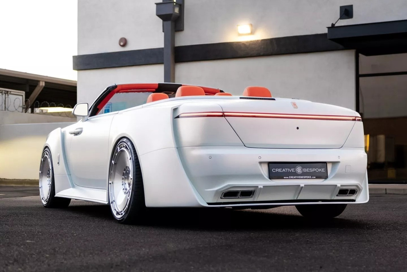 Rolls-Royce Dawn độ độc lạ, chỉ c&oacute; 25 chiếc to&agrave;n cầu- Ảnh 5.