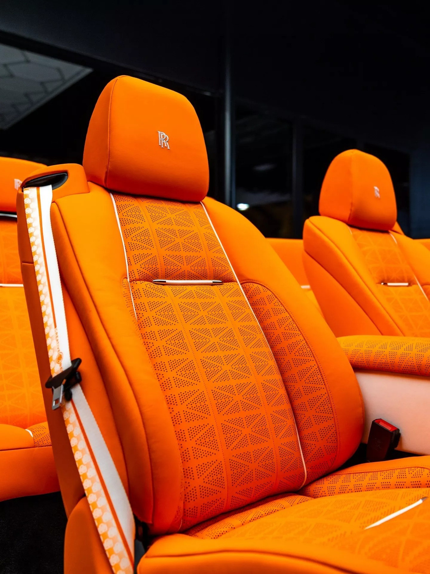 Rolls-Royce Dawn độ độc lạ, chỉ c&oacute; 25 chiếc to&agrave;n cầu- Ảnh 7.