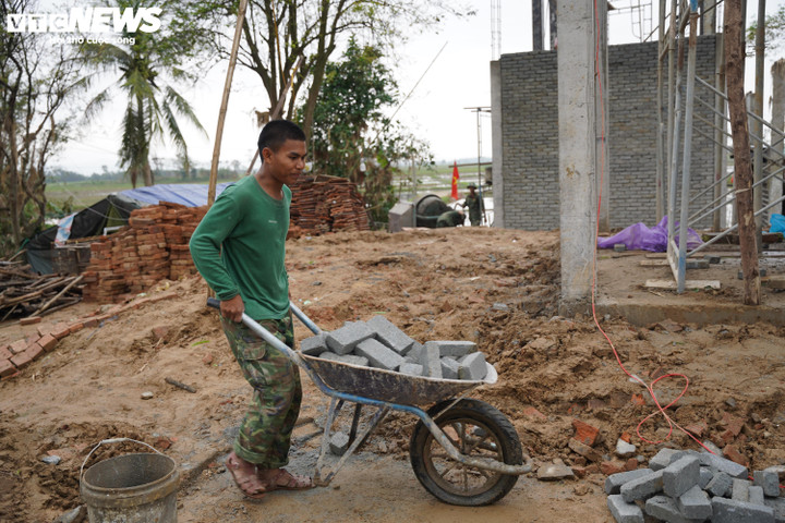 &lsquo;Chiến dịch Quang Trung&rsquo; x&acirc;y nh&agrave; thần tốc: &lsquo;Bộ đội l&agrave;m nh&agrave; nhanh m&agrave; đẹp lắm&rsquo;- Ảnh 5.