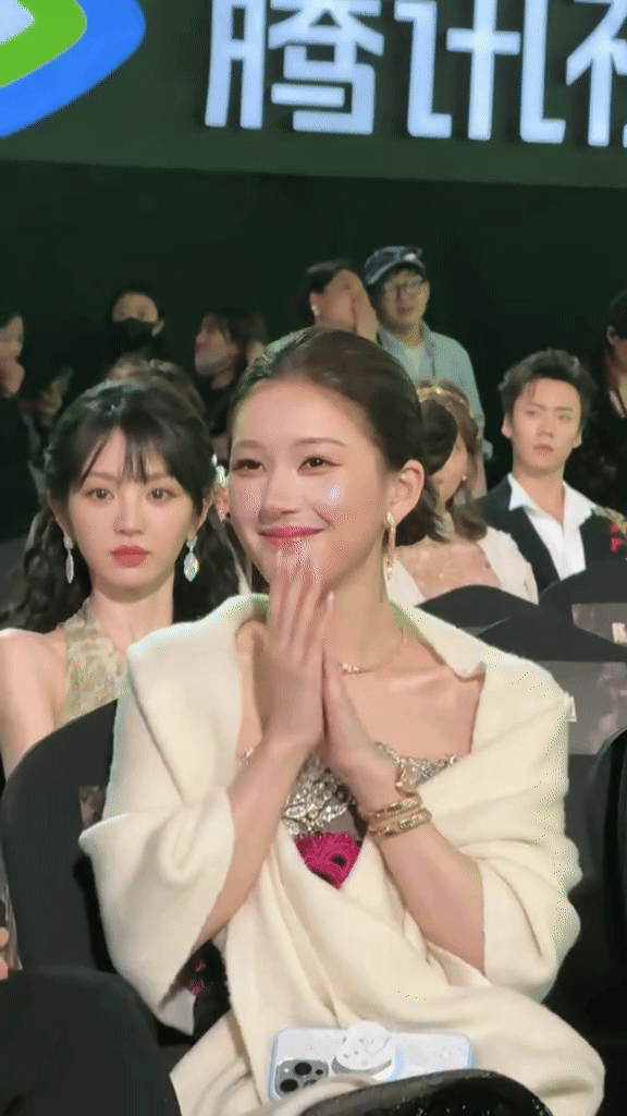 Kh&ocirc;ng ai b&ecirc;nh được Triệu Lộ Tư: Cố tới đ&acirc;u vẫn mờ nhạt trước 1 mỹ nh&acirc;n?- Ảnh 6.