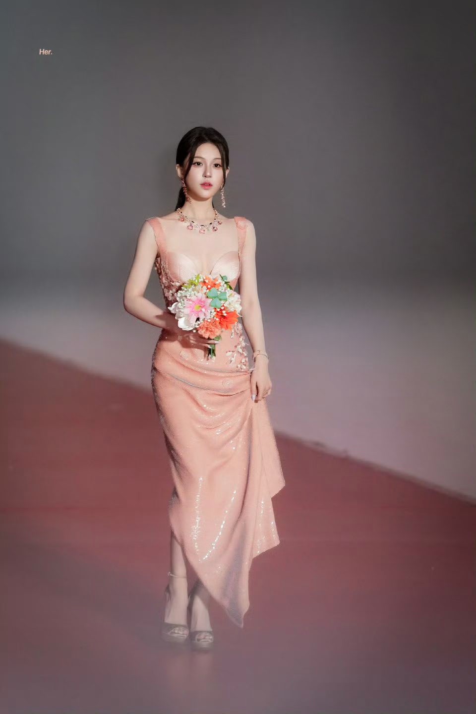 Tinh Quang Đại Thưởng xuống cấp trầm trọng: Trang ho&agrave;ng như hội chợ, khiến d&agrave;n mỹ nh&acirc;n su&yacute;t &ldquo;vồ ếch&rdquo;- Ảnh 6.