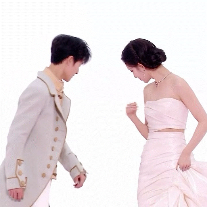 Tinh Quang Đại Thưởng xuống cấp trầm trọng: Trang ho&agrave;ng như hội chợ, khiến d&agrave;n mỹ nh&acirc;n su&yacute;t &ldquo;vồ ếch&rdquo;- Ảnh 3.