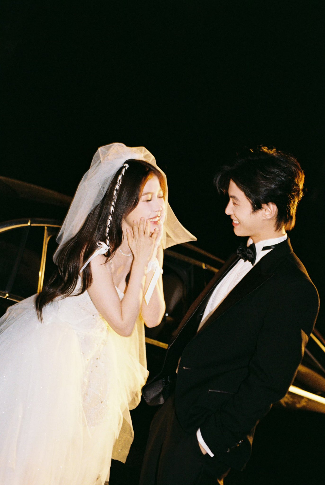 Đ&aacute;m cưới đang viral khắp Trung Quốc: C&ocirc; d&acirc;u xinh y&ecirc;u như c&ocirc;ng ch&uacute;a, ch&uacute; rể đẹp trai nhất tr&ecirc;n đời- Ảnh 6.