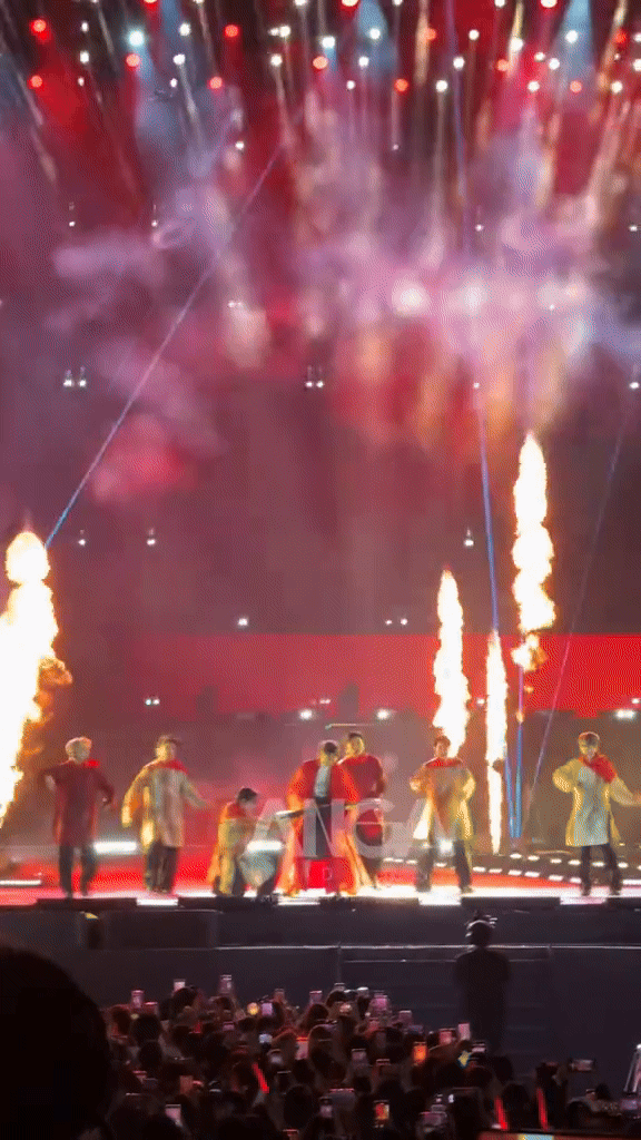 Vạn vật đều “đổ rạp” trước SOOBIN, đứng cạnh ai người đó mất thăng bằng- Ảnh 4.