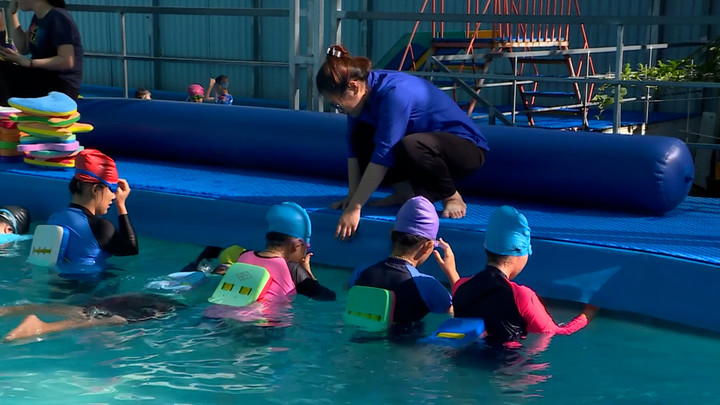 Li&ecirc;n tiếp trẻ tử vong do đuối nước, b&aacute;c sĩ cảnh b&aacute;o những sai lầm khi sơ cứu- Ảnh 1.