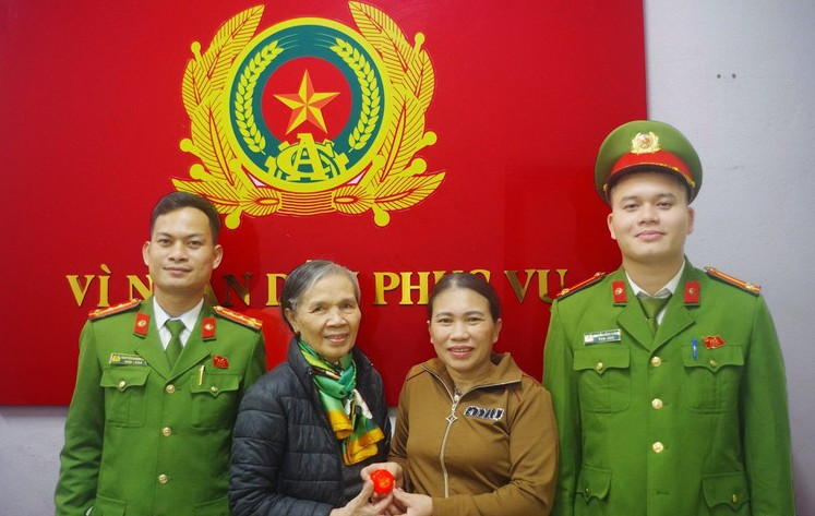 Thu mua phế liệu, ph&aacute;t hiện 5,5 chỉ v&agrave;ng trong k&eacute;t sắt cũ- Ảnh 2.