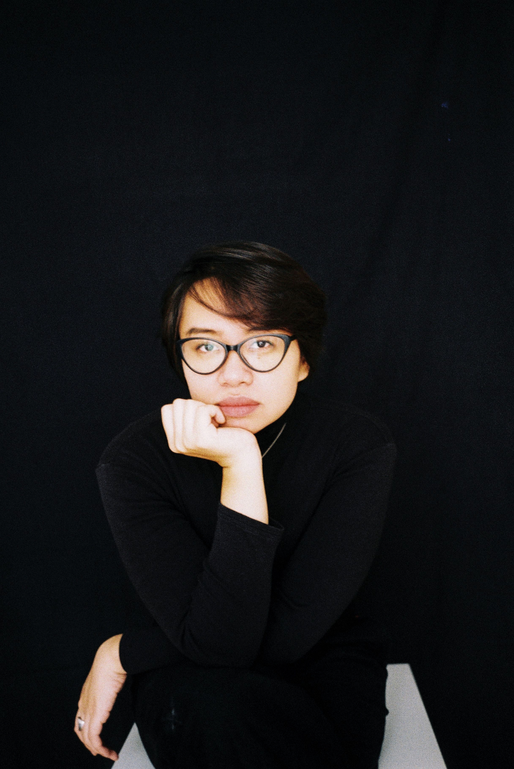 Đạo diễn Lan Nguy&ecirc;n v&agrave; h&agrave;nh tr&igrave;nh lần theo những sợi chỉ v&ocirc; h&igrave;nh của Ch&acirc;n Trời Rực Rỡ- Ảnh 1.