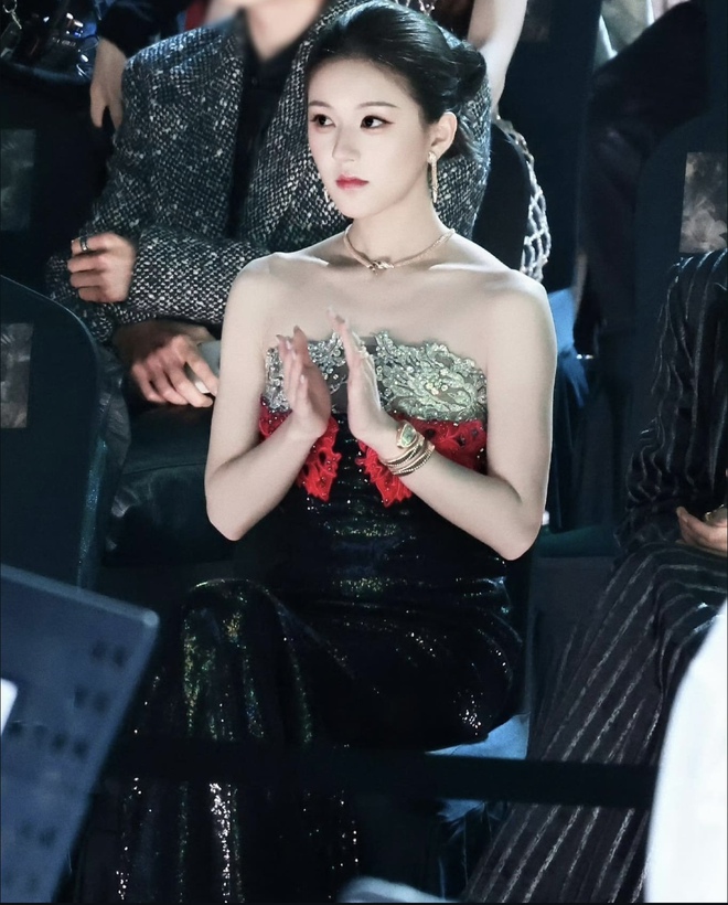 Kh&ocirc;ng ai b&ecirc;nh được Triệu Lộ Tư: Cố tới đ&acirc;u vẫn mờ nhạt trước 1 mỹ nh&acirc;n?- Ảnh 8.