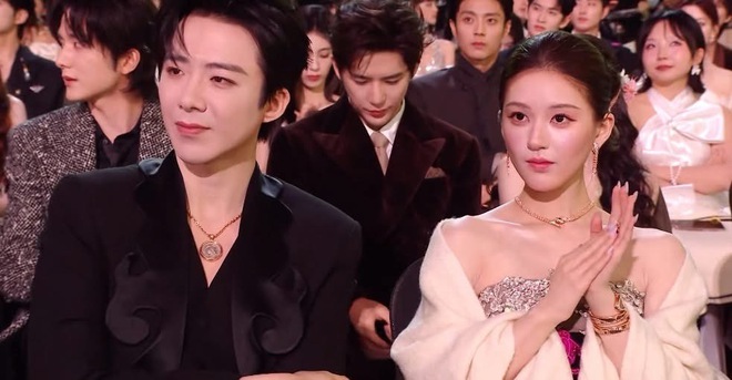 Kh&ocirc;ng ai b&ecirc;nh được Triệu Lộ Tư: Cố tới đ&acirc;u vẫn mờ nhạt trước 1 mỹ nh&acirc;n?- Ảnh 3.