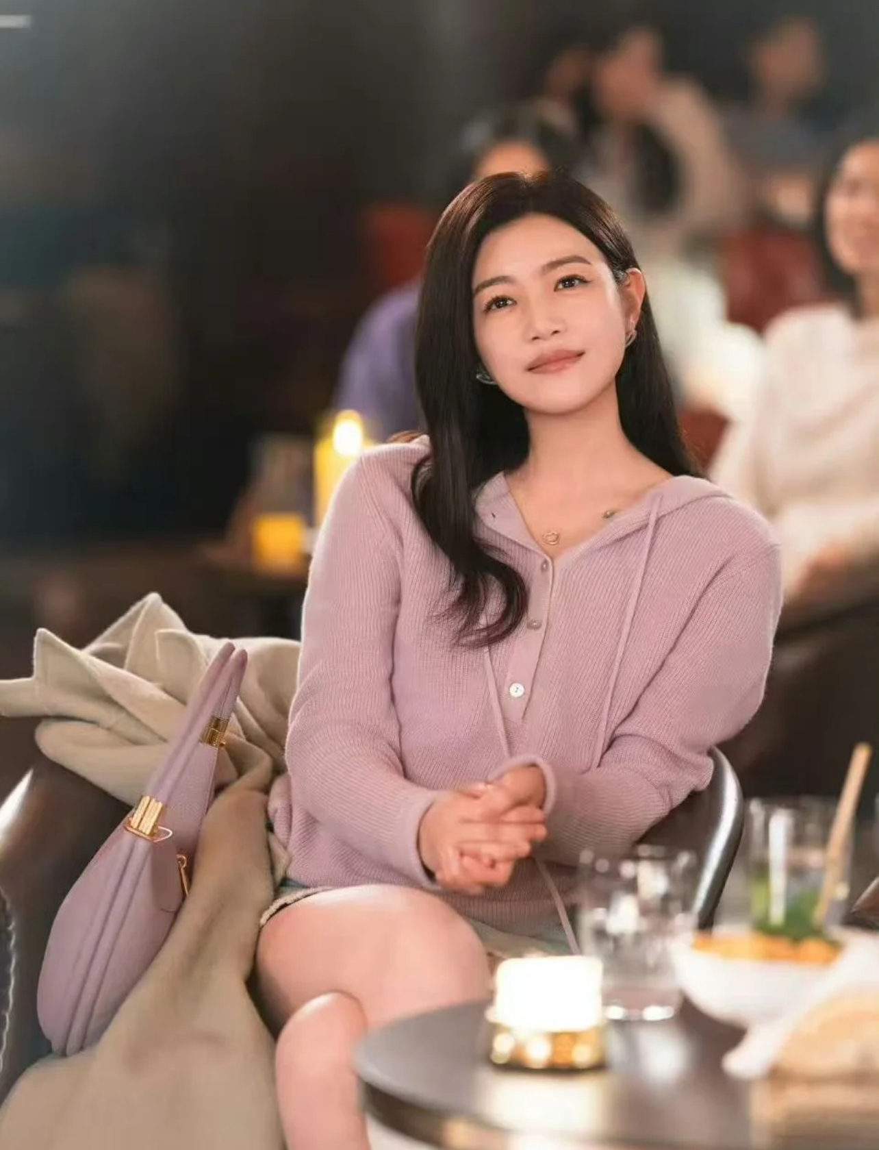 Trần đời chỉ c&oacute; Trần Nghi&ecirc;n Hy: 42 tuổi vẫn c&acirc;n đẹp style c&ocirc;ng ch&uacute;a v&agrave; "trai ngoan" k&eacute;m 19 tuổi- Ảnh 6.