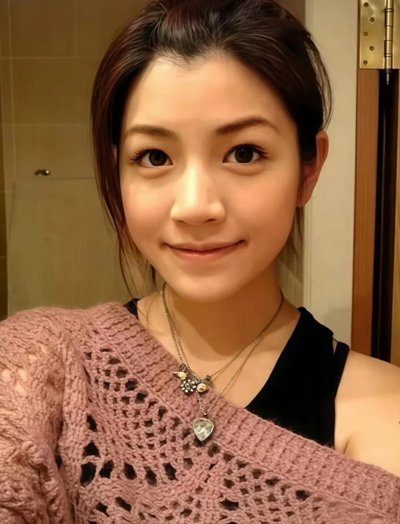 Trần đời chỉ c&oacute; Trần Nghi&ecirc;n Hy: 42 tuổi vẫn c&acirc;n đẹp style c&ocirc;ng ch&uacute;a v&agrave; "trai ngoan" k&eacute;m 19 tuổi- Ảnh 15.