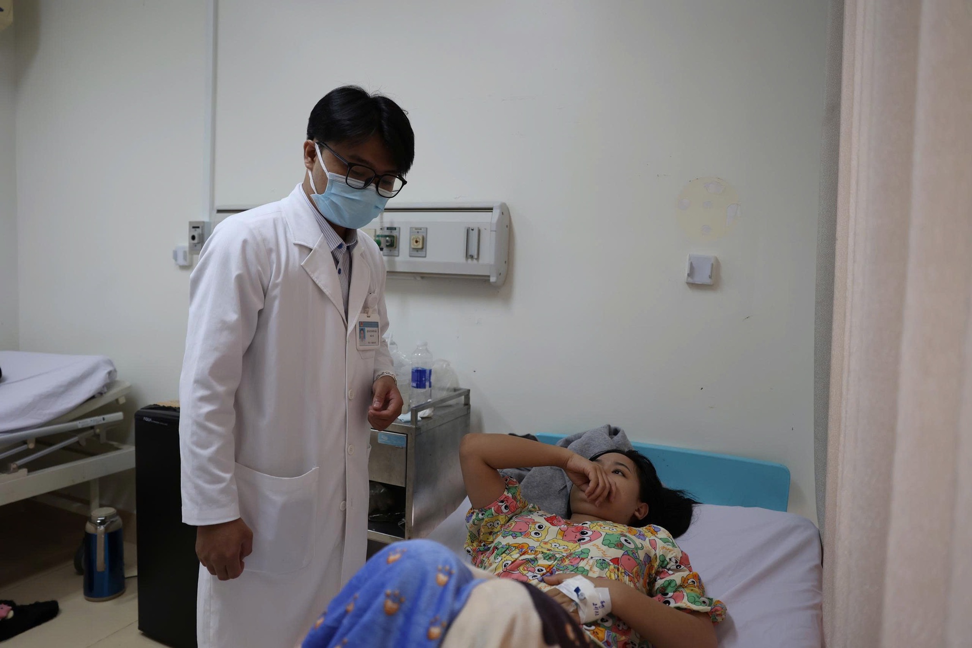 Diễn biến mới vụ h&agrave;ng chục người ở TPHCM vừa phải nhập viện, lại nghi do b&aacute;nh m&igrave;- Ảnh 2.