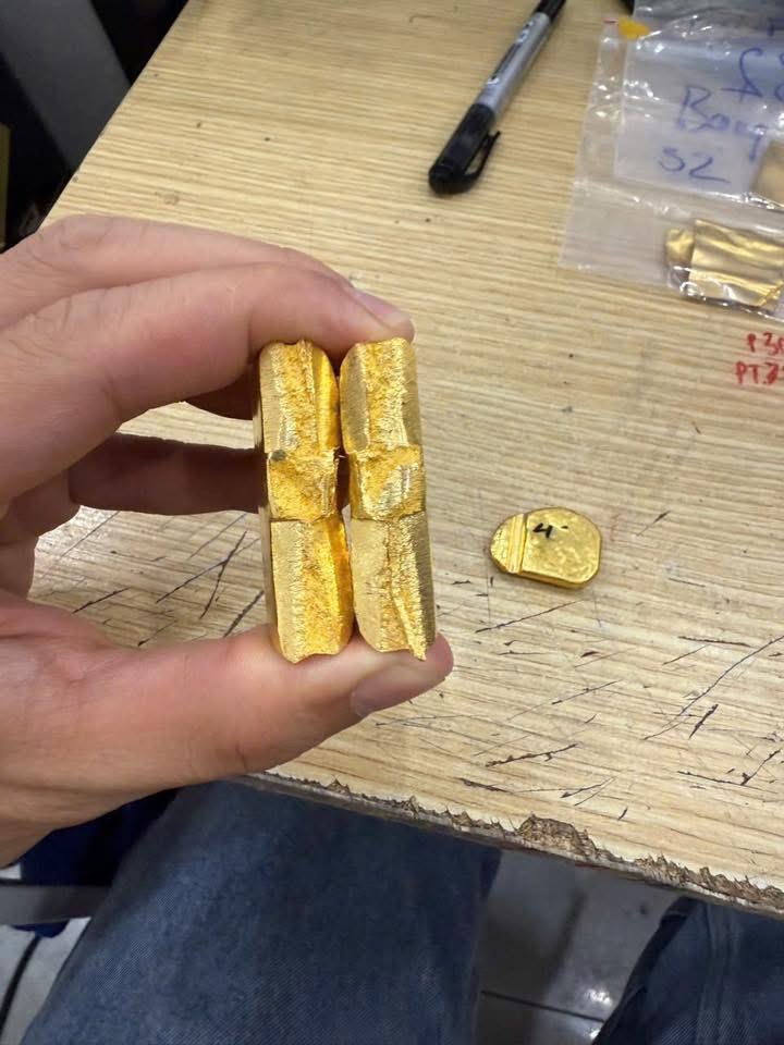 V&agrave;ng giả độn vonfram t&aacute;i xuất, kh&oacute; ph&acirc;n biệt bằng mắt thường- Ảnh 2.