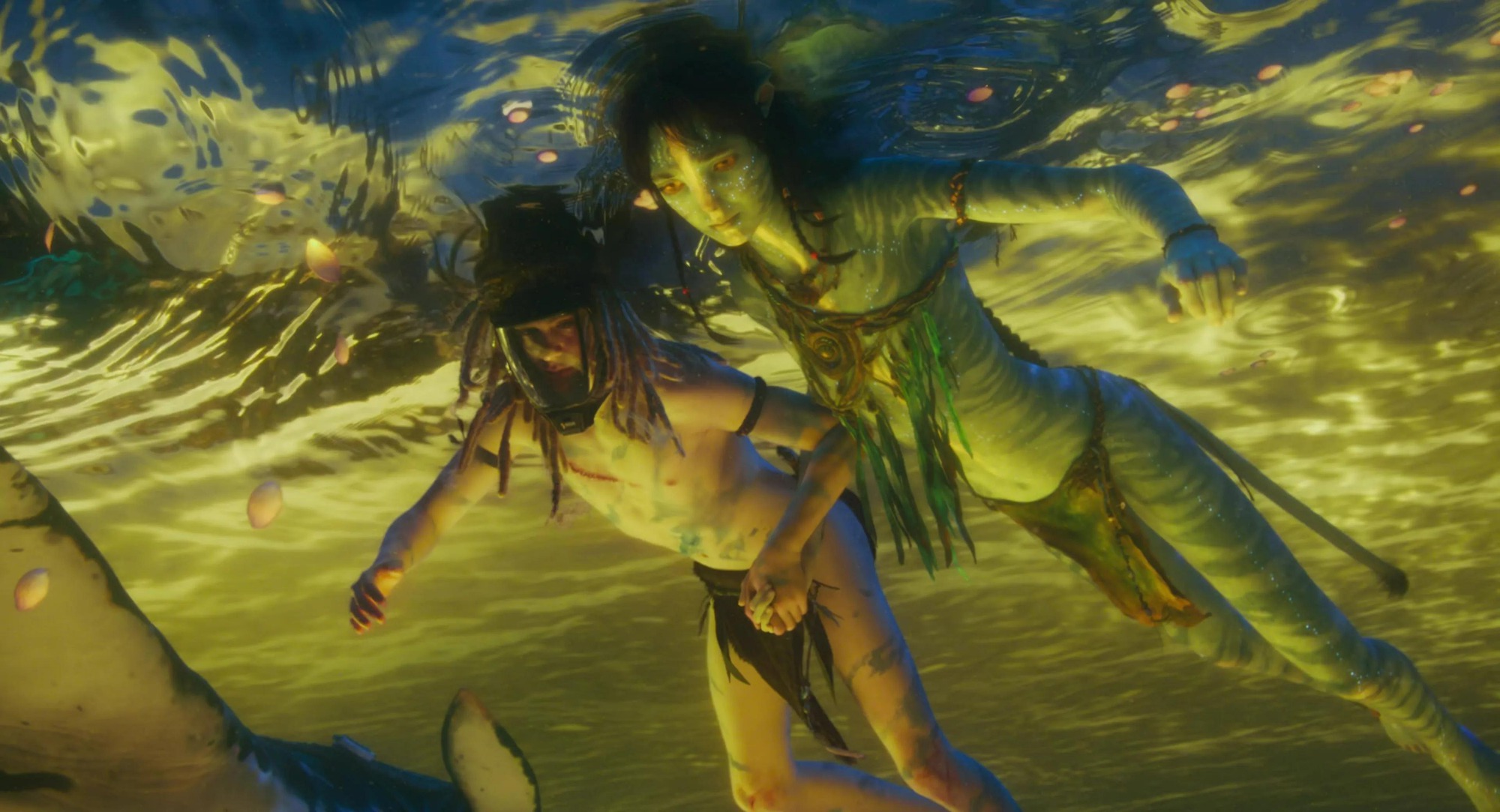 Nằm mơ cũng kh&ocirc;ng tin c&oacute; cặp đ&ocirc;i lệch nhau 55 tuổi, xem đến cảnh h&ocirc;n m&agrave; ai nấy đau đầu nhức &oacute;c- Ảnh 2.