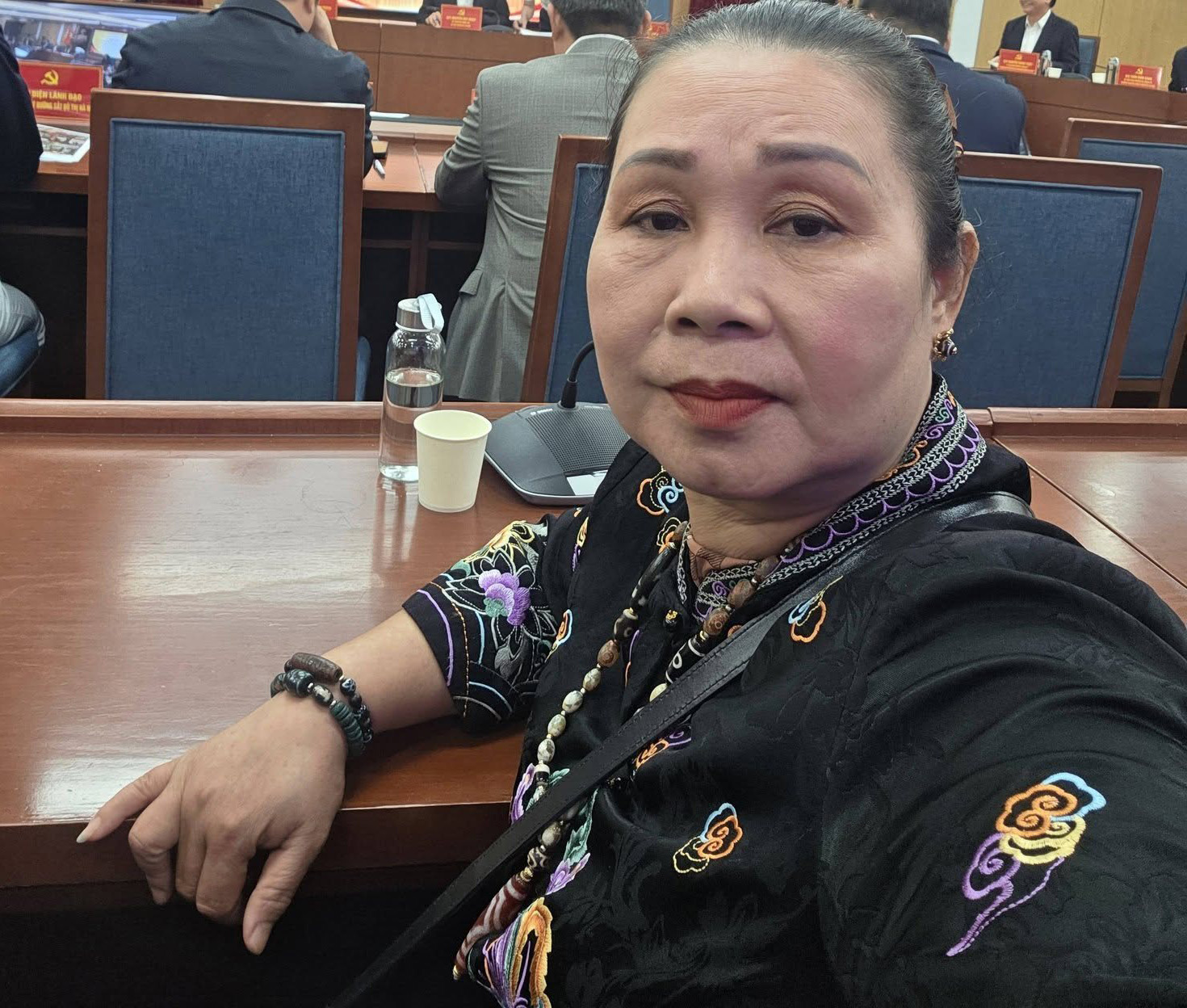 Người phụ nữ ở La Th&agrave;nh (H&agrave; Nội) b&agrave;n giao nh&agrave; sớm lấy tiền mua 100 c&acirc;y v&agrave;ng biết số tiền l&atilde;i m&agrave; cho&aacute;ng- Ảnh 1.