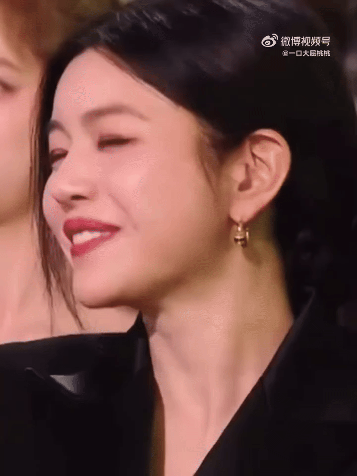 Trần đời chỉ c&oacute; Trần Nghi&ecirc;n Hy: 42 tuổi vẫn c&acirc;n đẹp style c&ocirc;ng ch&uacute;a v&agrave; "trai ngoan" k&eacute;m 19 tuổi- Ảnh 16.