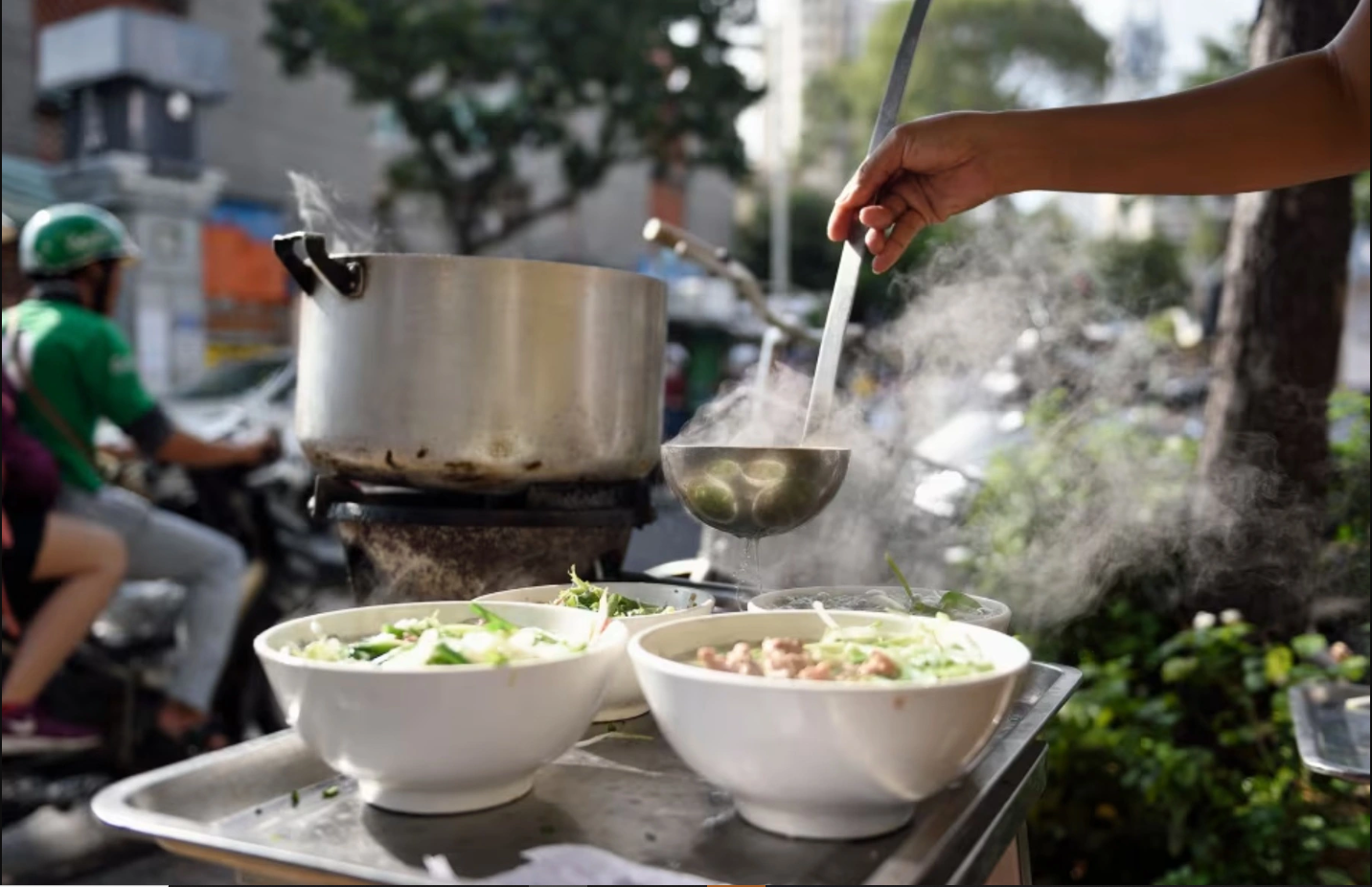 Không phải cháo gà, món ăn chỉ từ 35.000 đồng/phần mới là đại diện Việt vào top 20 ngon nhất thế giới- Ảnh 2. Không phải cháo gà, món ăn chỉ từ 35.000 đồng/phần mới là đại diện Việt vào top 20 ngon nhất thế giới- Ảnh 2.