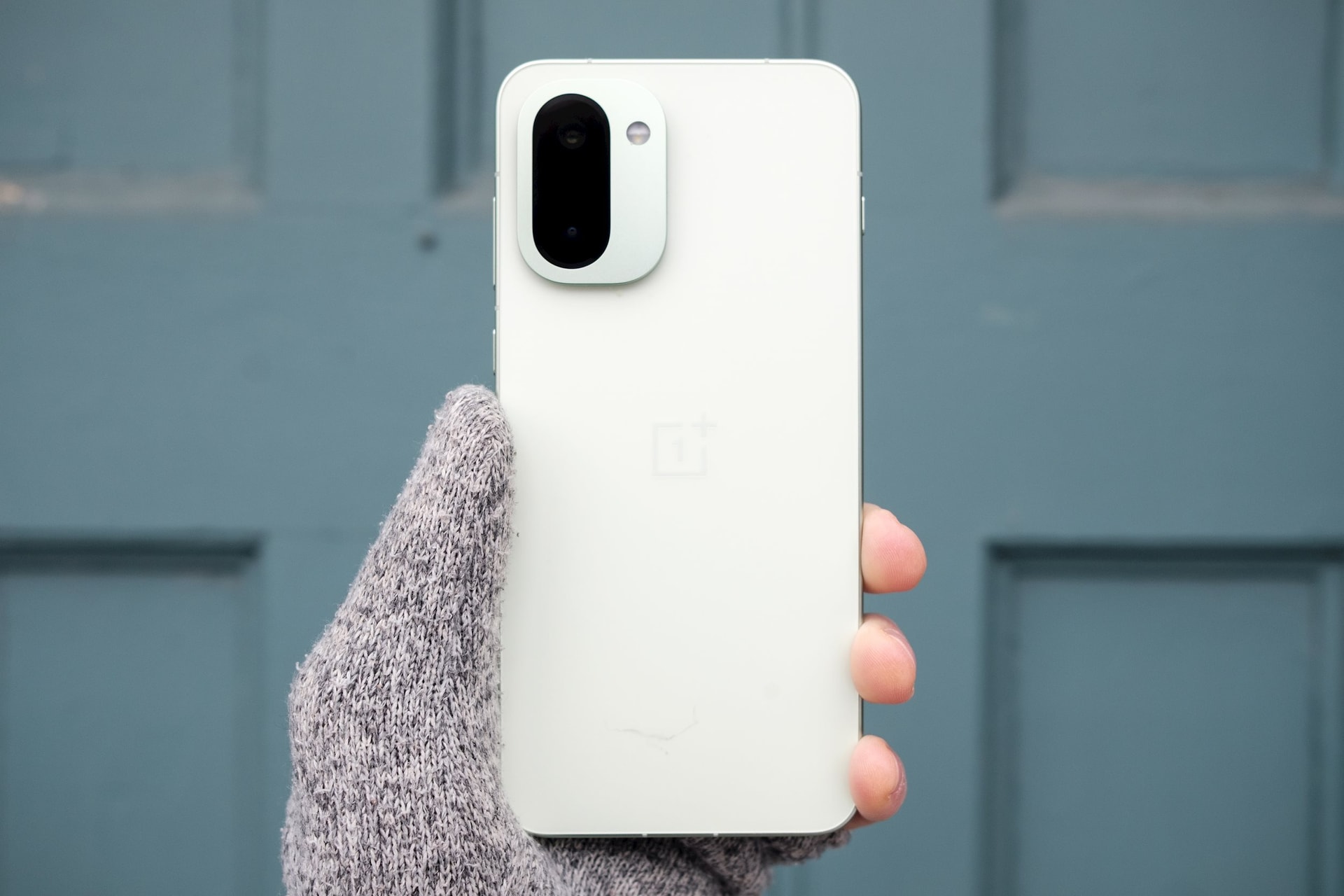 "Bom tấn" tầm trung vừa ra mắt: Rẻ hơn h&agrave;ng flagship cả 10 triệu vẫn c&oacute; đủ chip 8 Gen 5, pin lớn 7.400mAh- Ảnh 1.