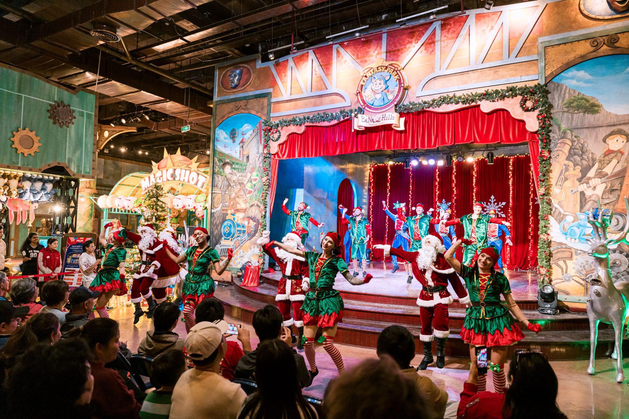 Sun World Ba Na Hills rực rỡ sắc m&agrave;u với Gi&aacute;ng sinh cổ t&iacute;ch- Ảnh 3.