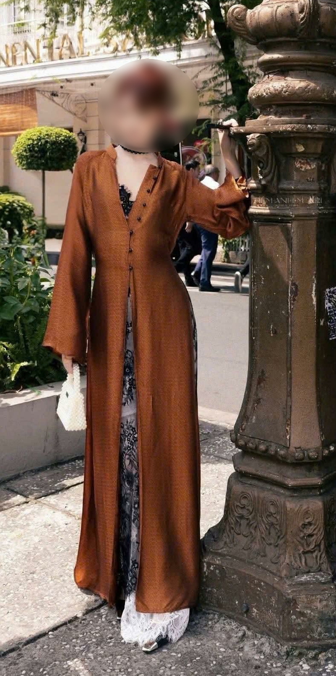 Lại th&ecirc;m một mẫu &aacute;o d&agrave;i Tết dấy l&ecirc;n 