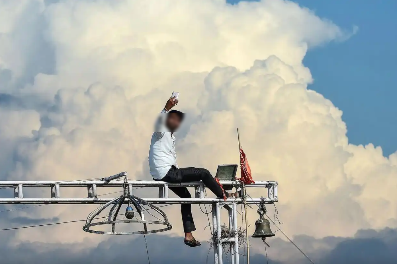 Cảnh b&aacute;o gấp cho ai hay chụp ảnh tự sướng- Ảnh 3.