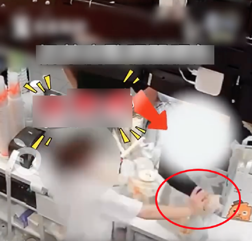 Đến lấy đơn h&agrave;ng, shipper bị nh&acirc;n vi&ecirc;n tạt nguy&ecirc;n cốc tr&agrave; sữa: Nhận 750k bồi thường nhưng vẫn l&agrave;m 1 điều g&acirc;y tranh c&atilde;i- Ảnh 2.