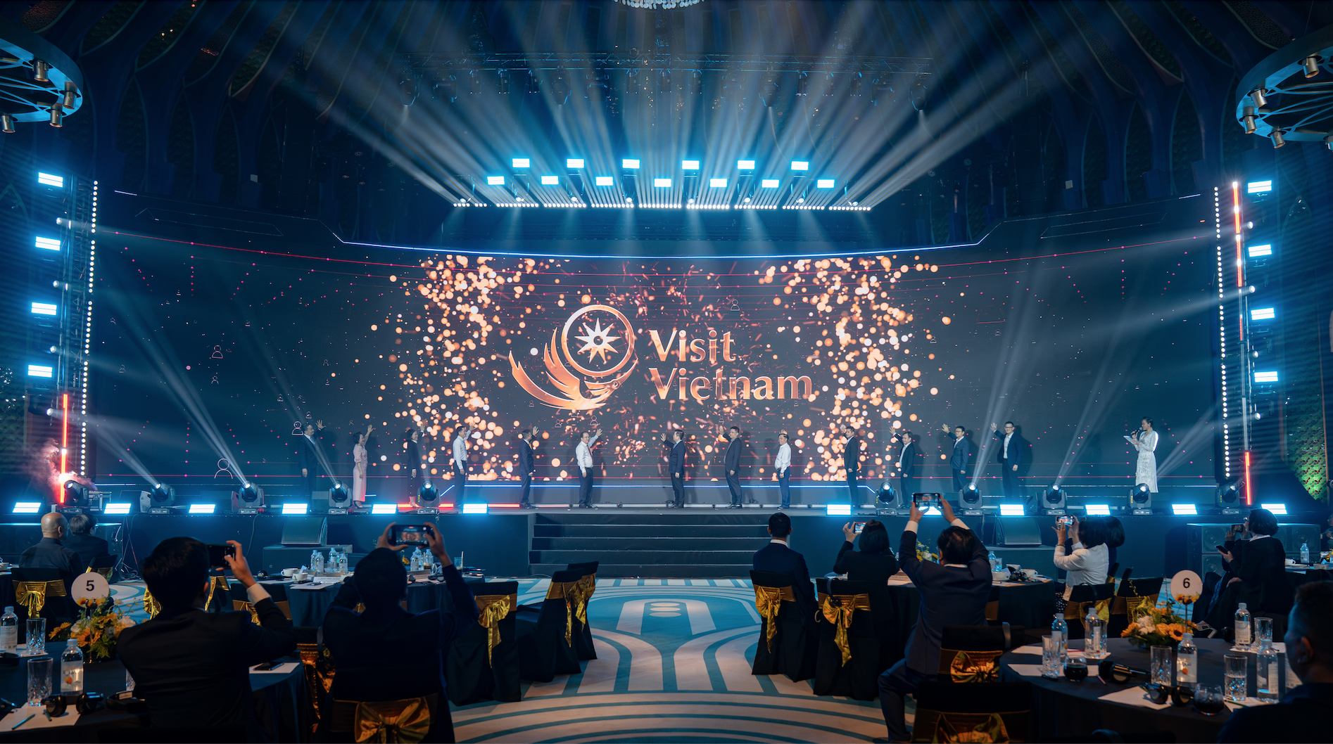 Lần đầu ti&ecirc;n, Việt Nam c&oacute; "trợ l&yacute; du lịch" đồng h&agrave;nh từ A đến Z cho du kh&aacute;ch, đảm bảo to&agrave;n th&ocirc;ng tin chuẩn chỉnh- Ảnh 1.