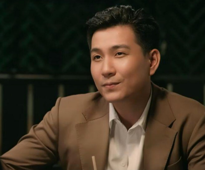 "Trai đểu" phim giờ v&agrave;ng VTV: Từng bị liệt 2 ch&acirc;n, mệnh danh "tổng t&agrave;i m&agrave;n ảnh"- Ảnh 1.