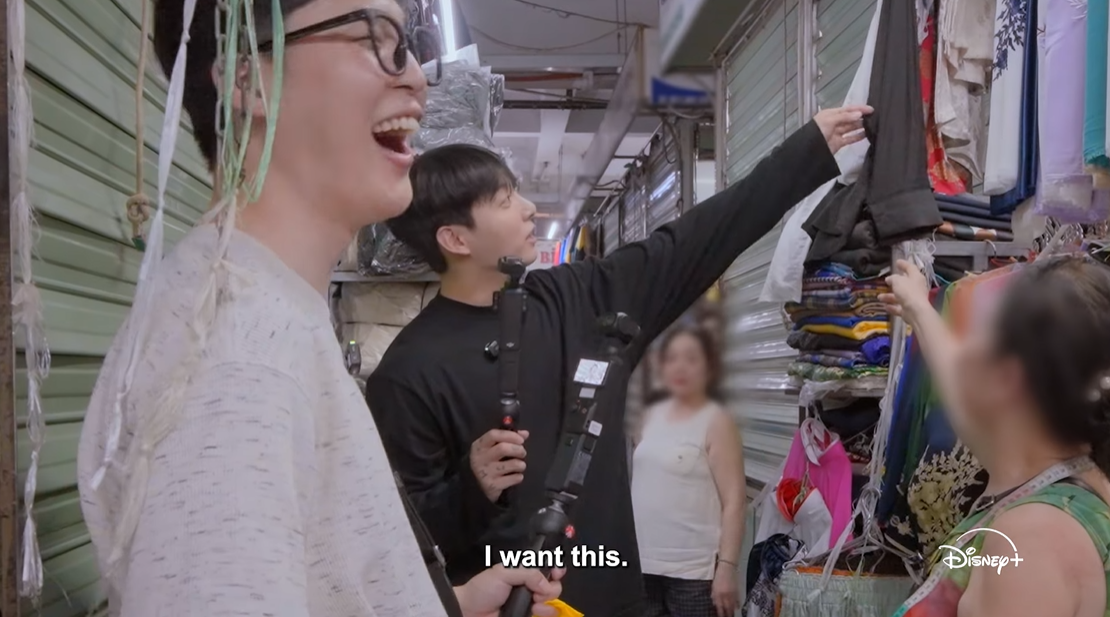 Đại sứ to&agrave;n cầu của Dior v&agrave; Chanel mặc cả ở chợ Đ&agrave; Nẵng, cũng phải xuống nước nũng nịu như ai- Ảnh 2.