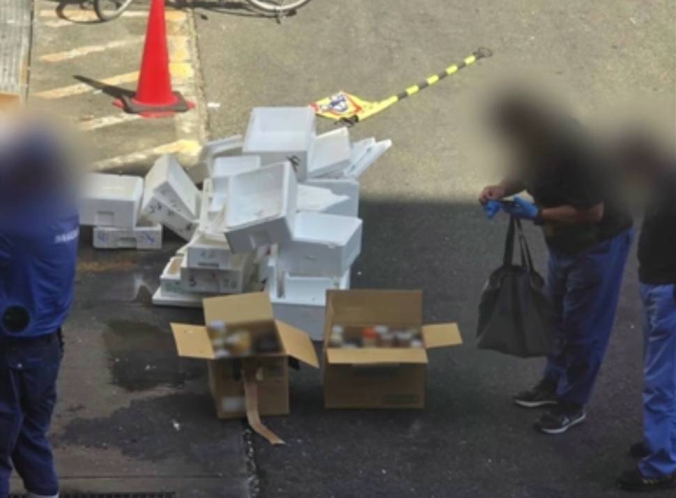 Ph&aacute;t hiện nhiều chai chứa vật thể nghi l&agrave; nội tạng người bị vứt bỏ tại chợ đầu mối ở Nhật Bản- Ảnh 2.