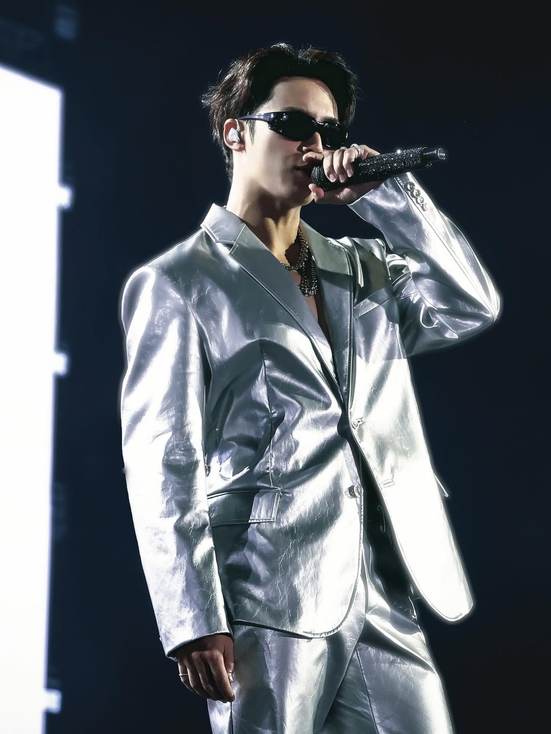 Anh Trai bị tố &ldquo;sao y&rdquo; nam thần hot nhất Kpop: Từ trang phục, vũ đạo đến thần th&aacute;i kh&ocirc;ng thiếu thứ g&igrave;- Ảnh 3.