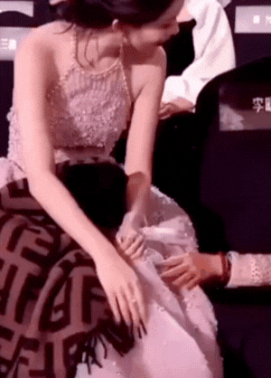 "Mỹ nữ đẹp nhất 2025" ng&atilde; nh&agrave;o h&uacute; v&iacute;a tr&ecirc;n s&acirc;n khấu, ai d&egrave; được 70 triệu người cầu xin "h&atilde;y ng&atilde; v&agrave;o l&ograve;ng anh"- Ảnh 4.