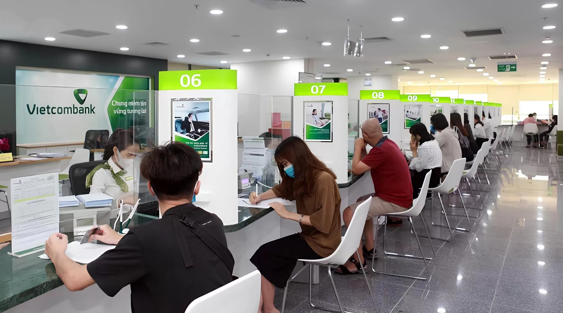 Từ 1/1/2026, Vietcombank, VietinBank, Agribank, BIDV... ngừng chấp nhận loại giấy tờ n&agrave;y, ai chưa cập nhật bị ngừng giao dịch r&uacute;t tiền/ chuyển tiền- Ảnh 1.