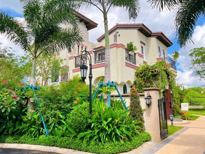 Kh&ocirc;ng gồng m&igrave;nh ở th&agrave;nh phố, cặp vợ chồng 60 tuổi b&aacute;n nh&agrave; 30 tỷ đồng về qu&ecirc; dưỡng gi&agrave;: nu&ocirc;i m&egrave;o, trồng rau, nghĩ th&ocirc;i đ&atilde; thấy an nh&agrave;n- Ảnh 1.