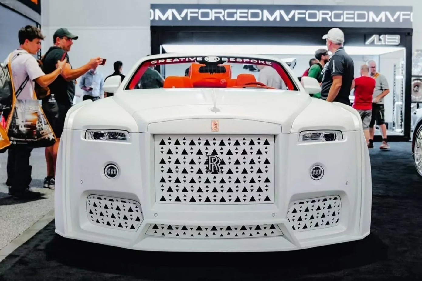 Rolls-Royce Dawn độ độc lạ, chỉ c&oacute; 25 chiếc to&agrave;n cầu- Ảnh 2.