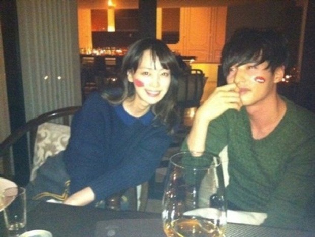 Kbiz 4 m&ugrave;a 4 đ&aacute;m cưới thế kỷ: Buồn nhất l&agrave; Song Hye Kyo, giờ đứng nh&igrave;n 2 t&igrave;nh cũ t&ecirc;n 