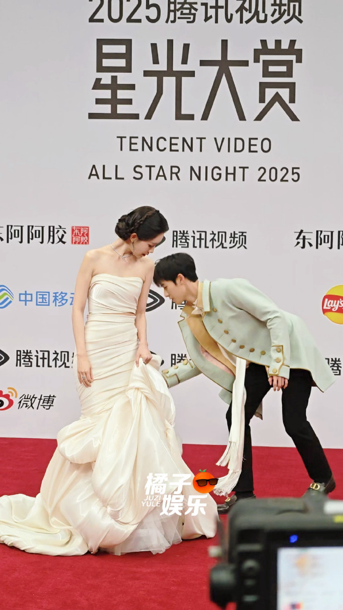 Cặp chị - em phim giờ v&agrave;ng lộ clip hẹn h&ograve; 4 ng&agrave;y liền, phản ứng sau đ&oacute; mới đ&aacute;ng b&agrave;n- Ảnh 5.