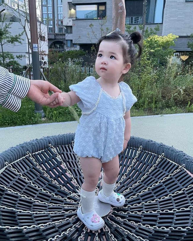 Những kiểu mẹ như thế n&agrave;y th&igrave; d&ugrave; c&oacute; cố gắng đến đ&acirc;u, con cũng kh&oacute; m&agrave; th&agrave;nh &ldquo;&ocirc;ng nọ b&agrave; kia&rdquo;- Ảnh 3.