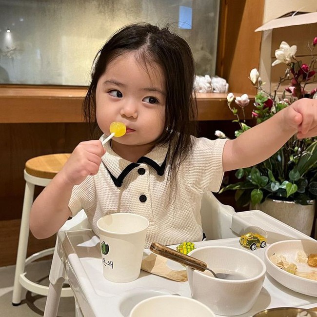 Những kiểu mẹ như thế n&agrave;y th&igrave; d&ugrave; c&oacute; cố gắng đến đ&acirc;u, con cũng kh&oacute; m&agrave; th&agrave;nh &ldquo;&ocirc;ng nọ b&agrave; kia&rdquo;- Ảnh 1.