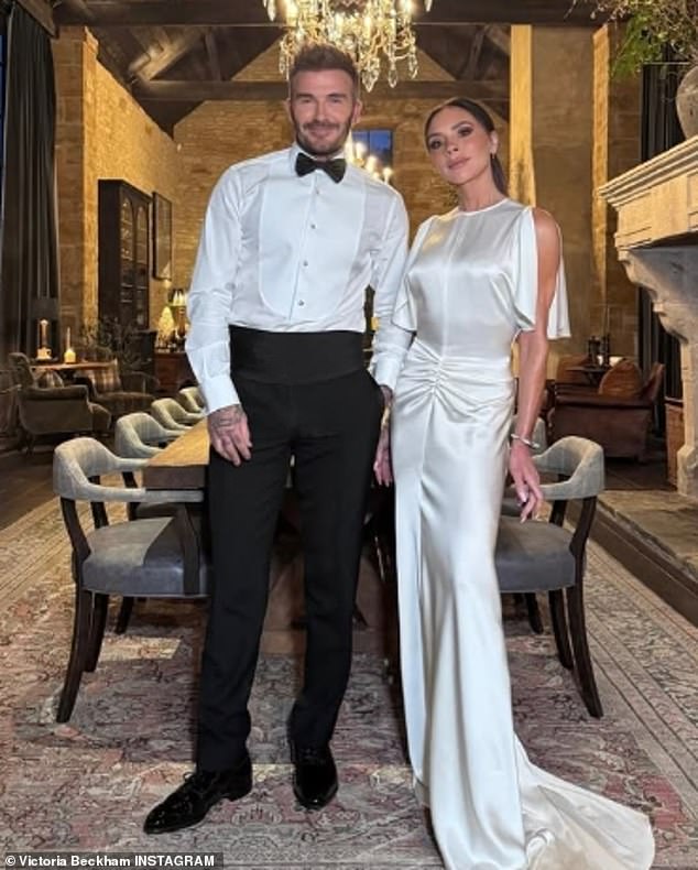 Động th&aacute;i g&acirc;y ch&uacute; &yacute; của Victoria Beckham khi bị con cả bất hiếu 