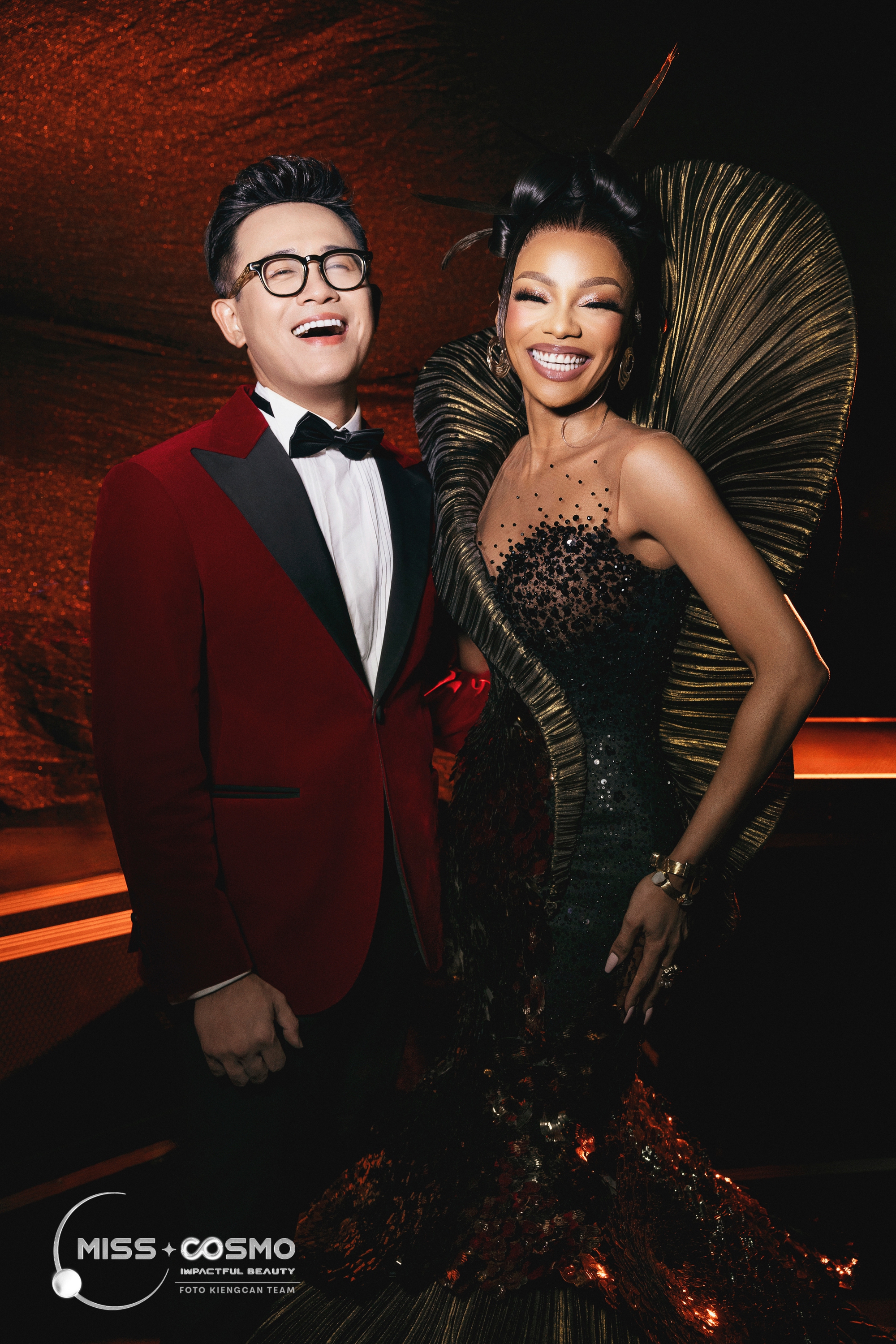 Dẫn dắt chung kết Miss Cosmo, Đức Bảo ghi điểm với kh&aacute;n giả trong nước lẫn quốc tế- Ảnh 3.